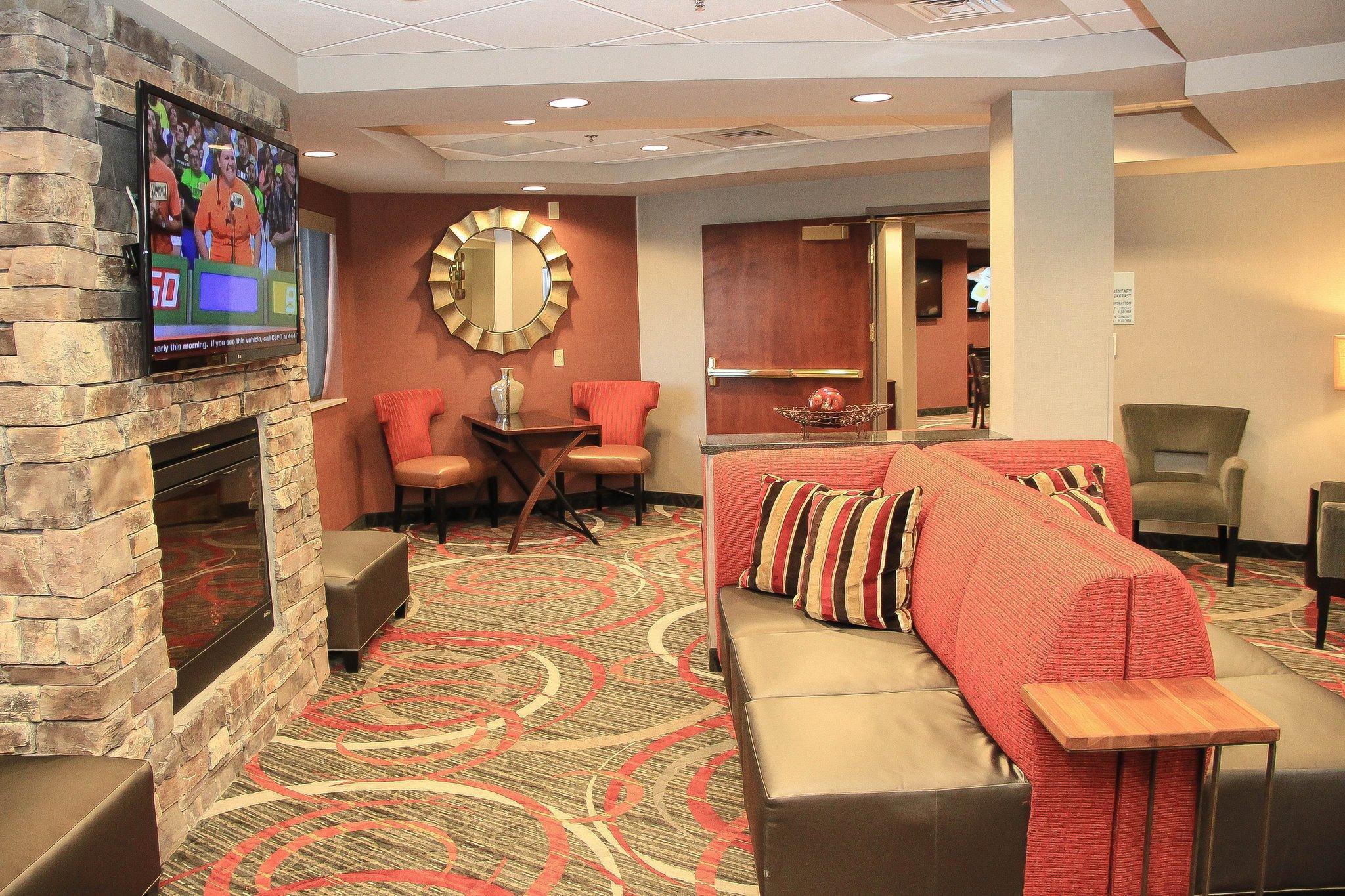 Holiday Inn Express & Suites Colorado Springs-Airport By Ihg Buitenkant foto