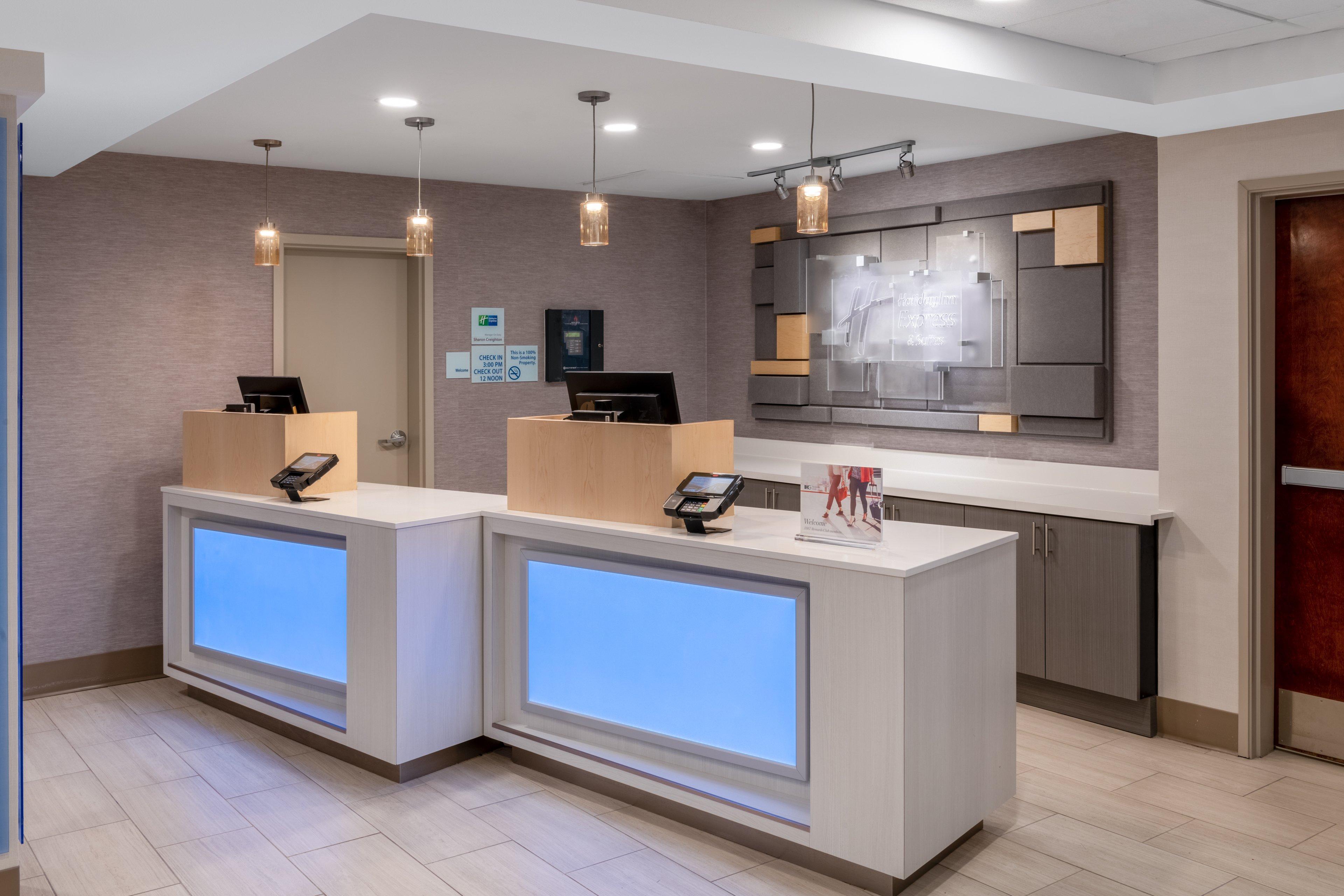 Holiday Inn Express & Suites Colorado Springs-Airport By Ihg Buitenkant foto