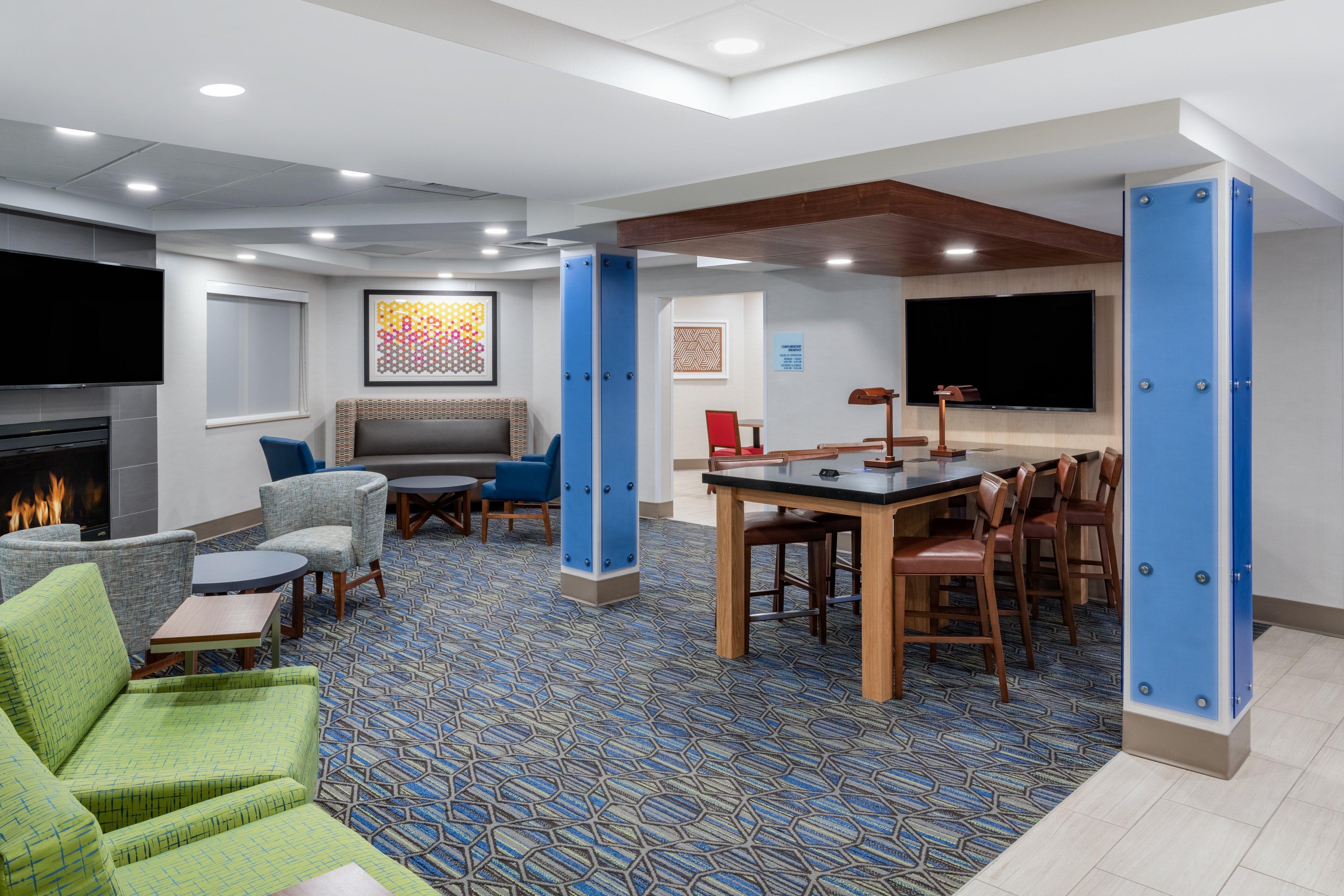 Holiday Inn Express & Suites Colorado Springs-Airport By Ihg Buitenkant foto