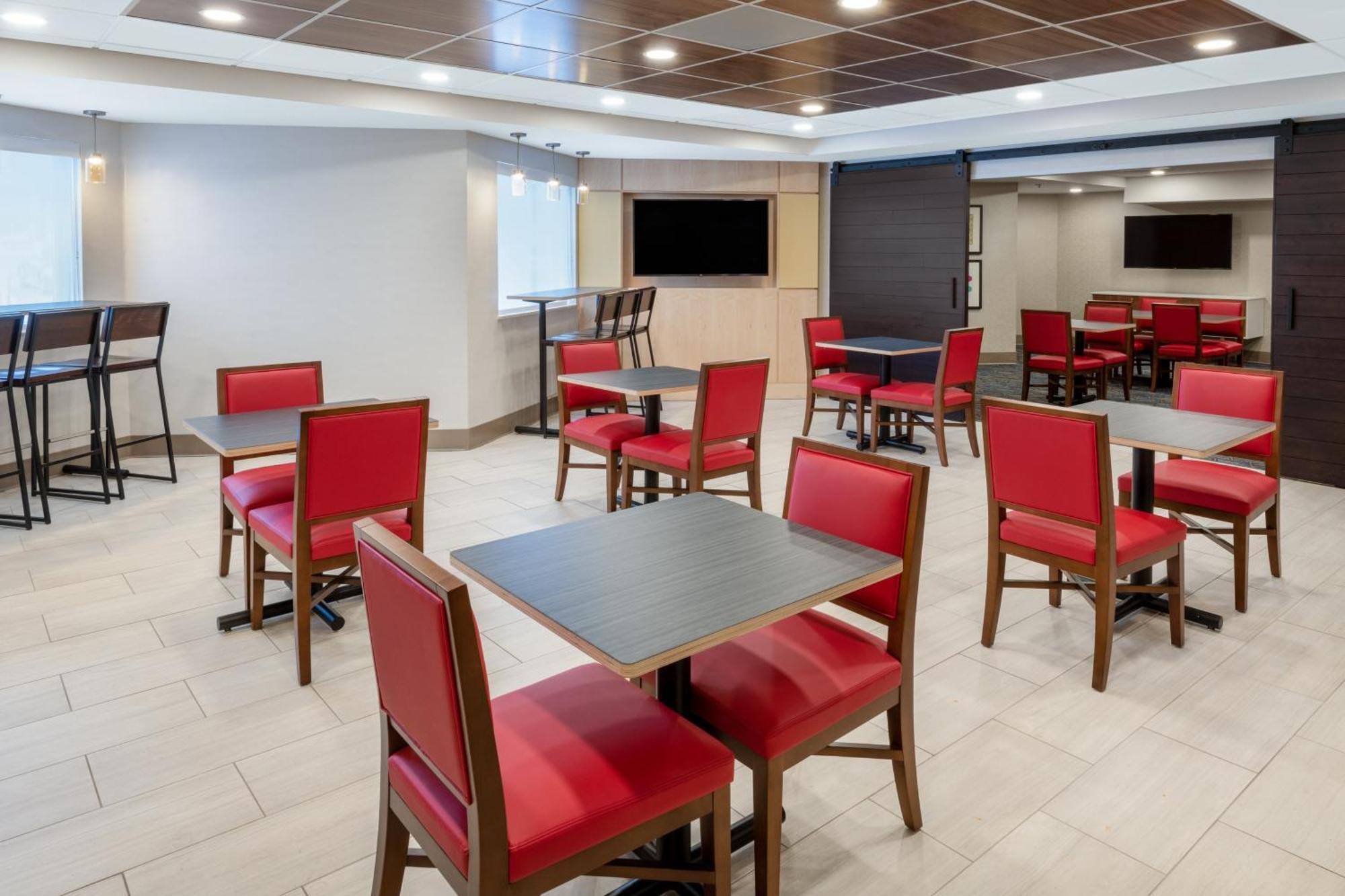 Holiday Inn Express & Suites Colorado Springs-Airport By Ihg Buitenkant foto