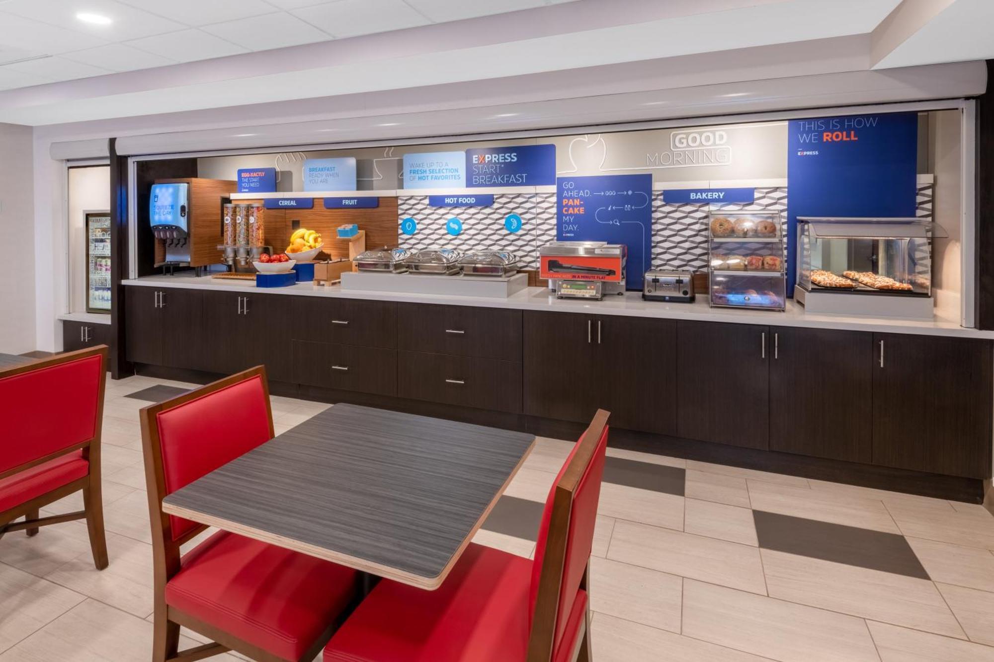 Holiday Inn Express & Suites Colorado Springs-Airport By Ihg Buitenkant foto