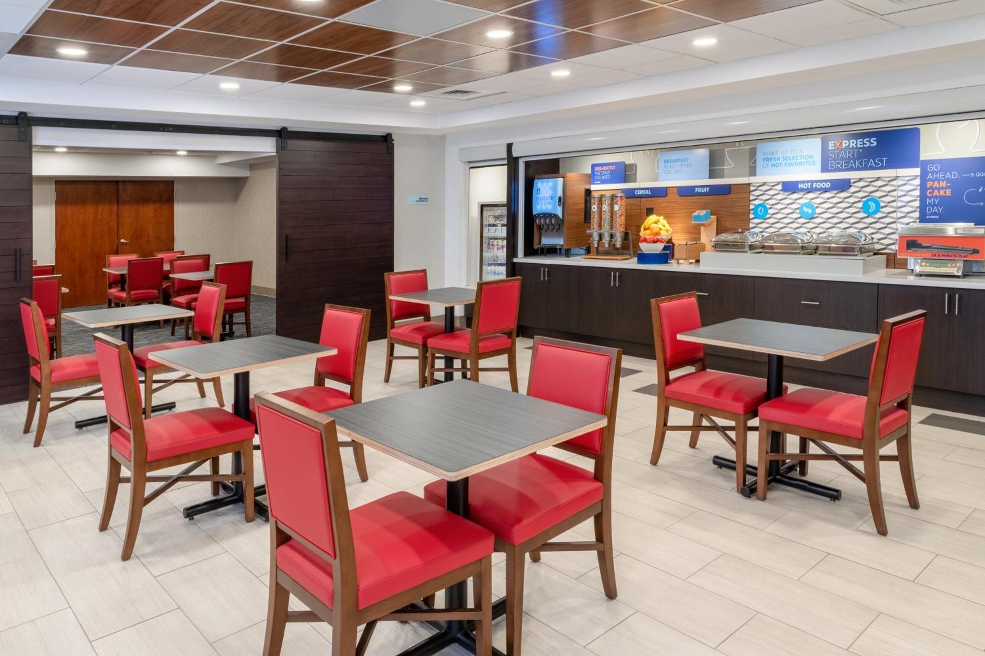 Holiday Inn Express & Suites Colorado Springs-Airport By Ihg Buitenkant foto