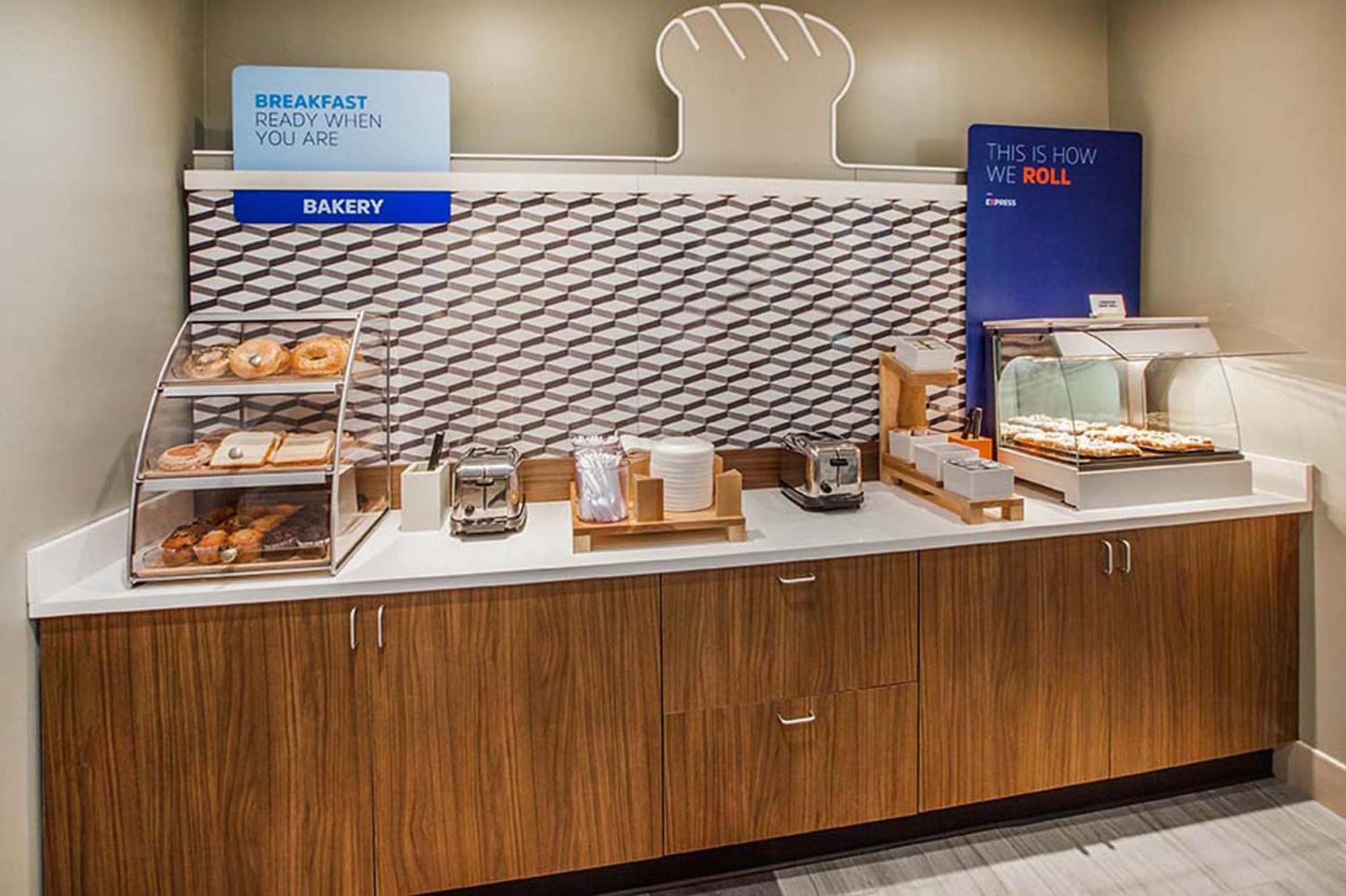 Holiday Inn Express & Suites Colorado Springs-Airport By Ihg Buitenkant foto