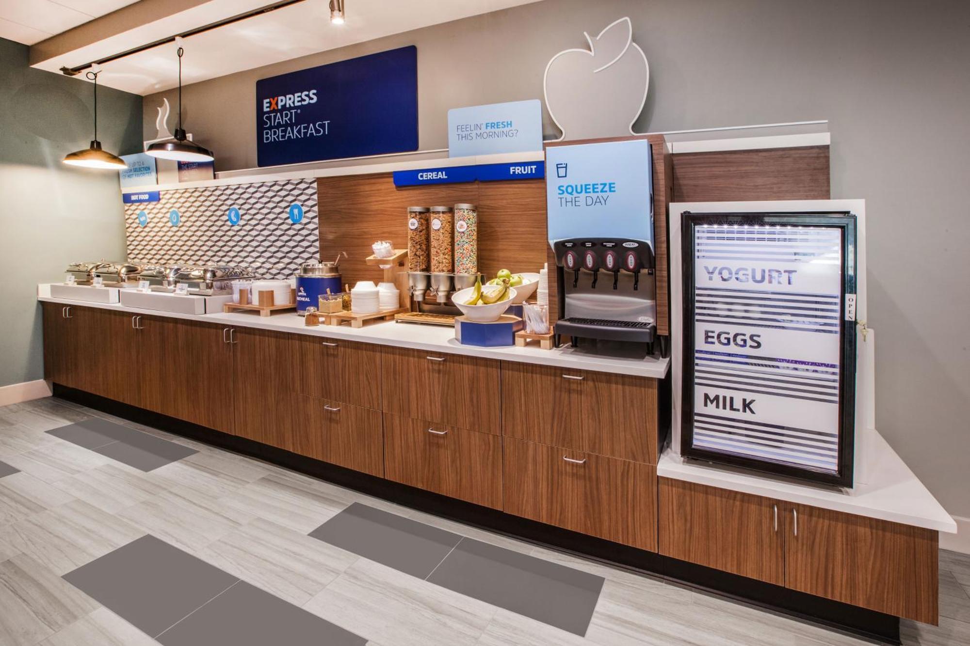 Holiday Inn Express & Suites Colorado Springs-Airport By Ihg Buitenkant foto
