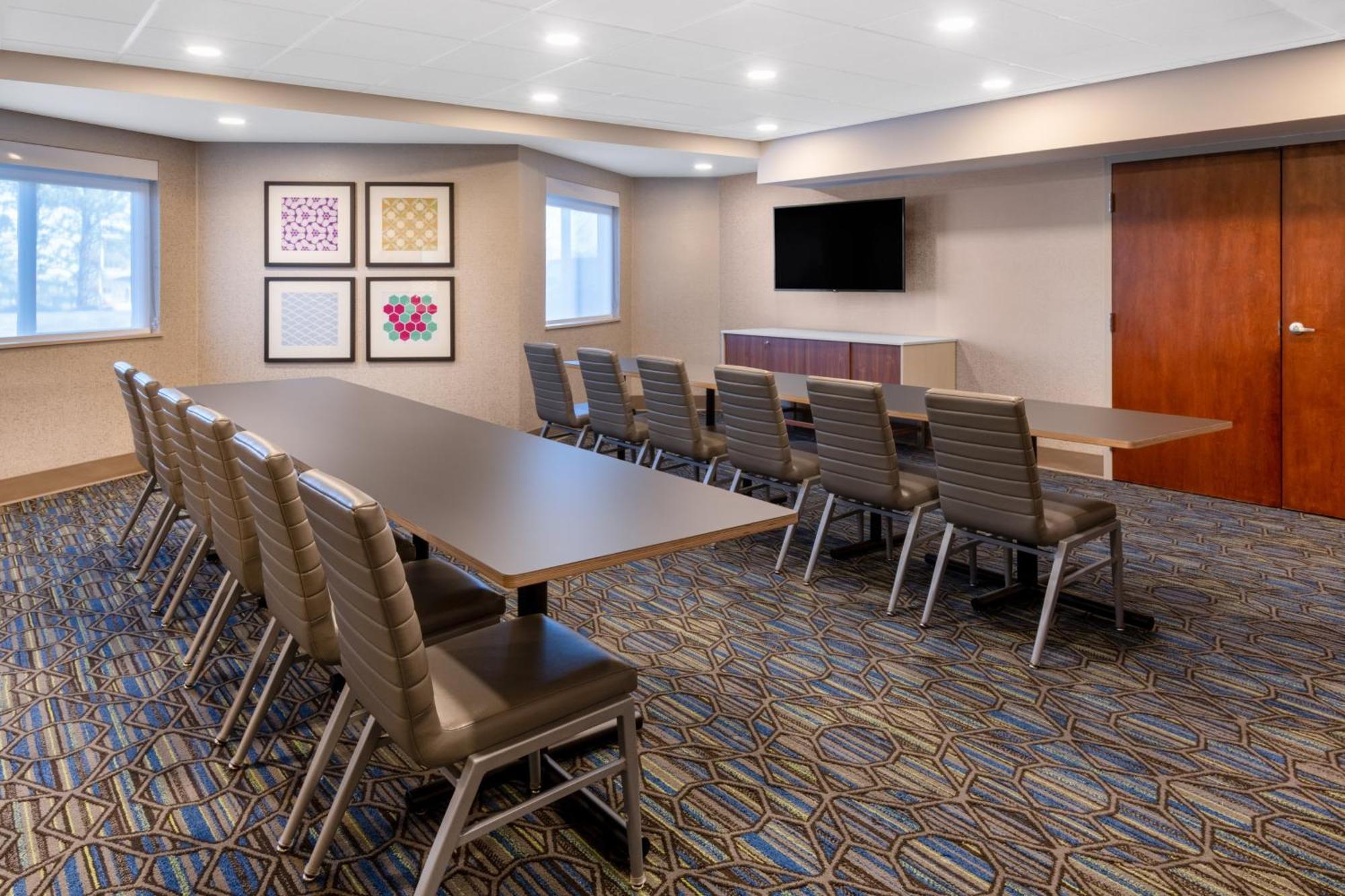 Holiday Inn Express & Suites Colorado Springs-Airport By Ihg Buitenkant foto