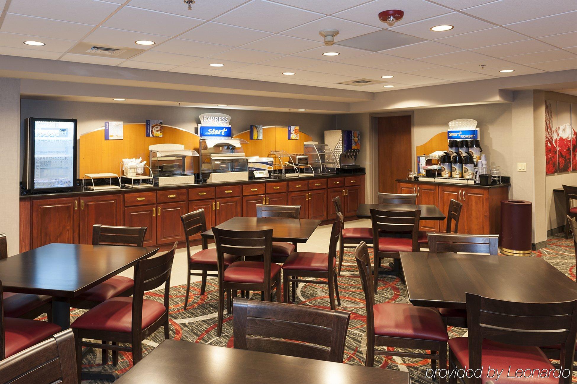 Holiday Inn Express & Suites Colorado Springs-Airport By Ihg Buitenkant foto