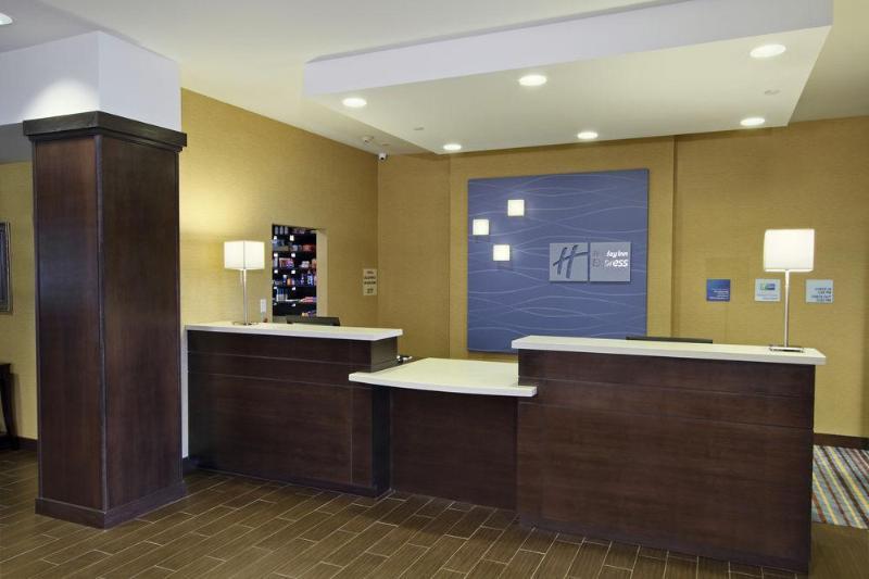 Holiday Inn Express & Suites Colorado Springs-Airport By Ihg Buitenkant foto