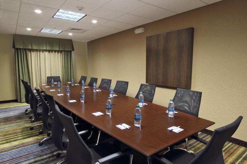 Holiday Inn Express & Suites Colorado Springs-Airport By Ihg Buitenkant foto