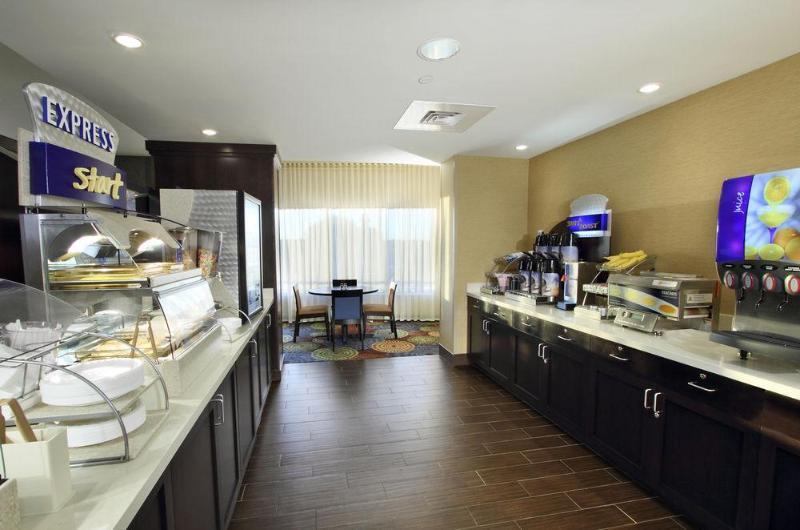 Holiday Inn Express & Suites Colorado Springs-Airport By Ihg Buitenkant foto
