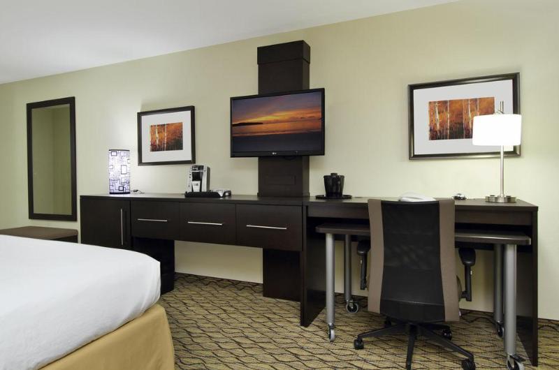 Holiday Inn Express & Suites Colorado Springs-Airport By Ihg Buitenkant foto